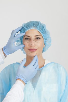 Docteur Maxime Cowen Chirurgien Esthetique Marseille Woman Getting Ready Nose Job Surgery